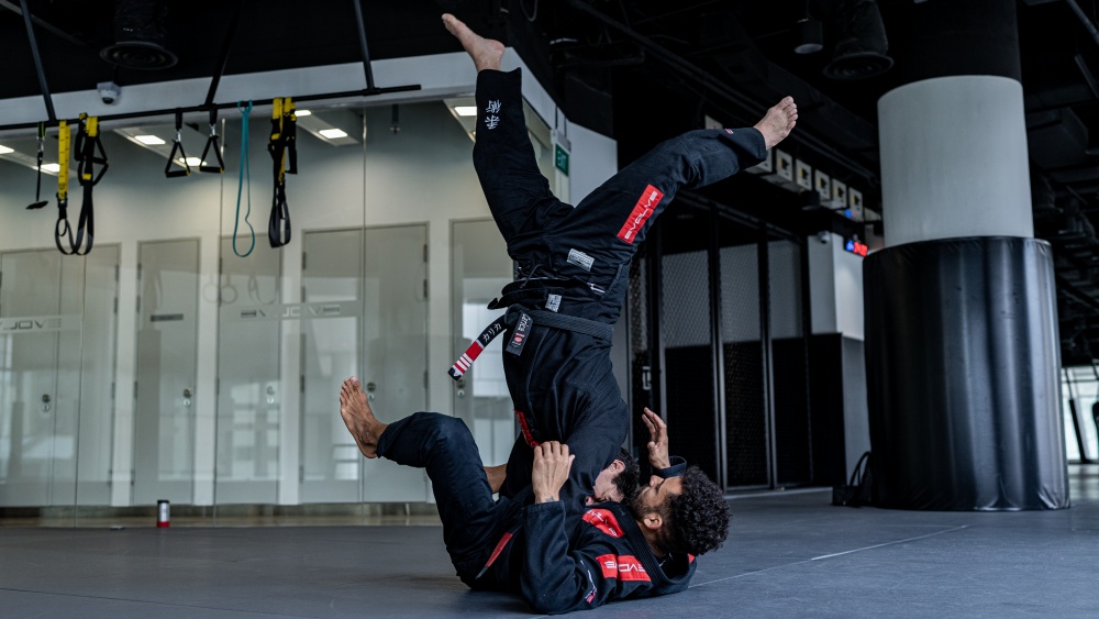 How To Perform The Cartwheel Pass In BJJ