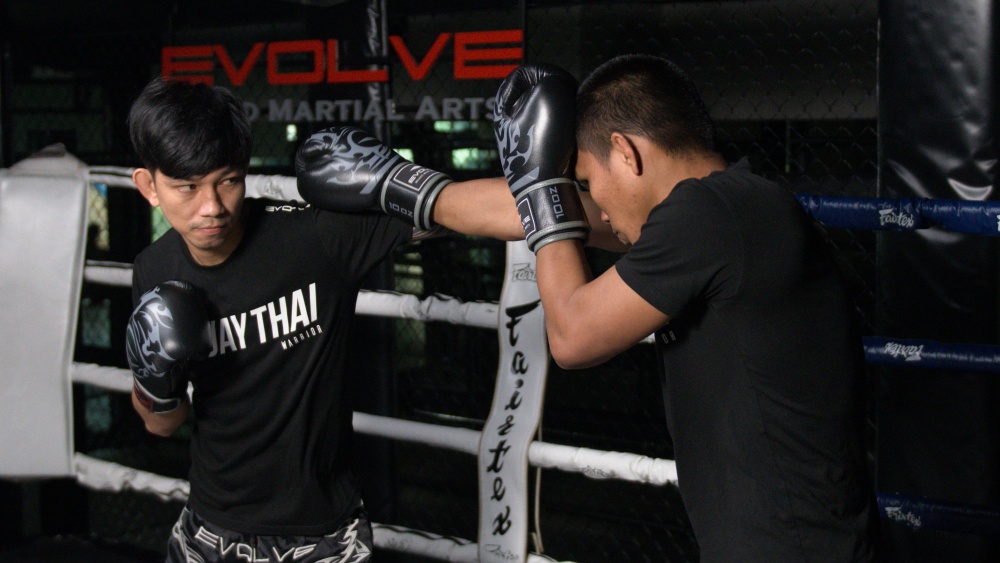 Your Complete Guide To The Muay Thai Long Guard